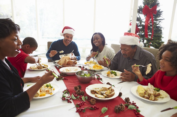 tips for happy holidays, Christmas, holiday, family gathering, family dinner
