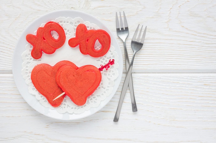 love beet pancakes, pancakes, red pancakes, heart shaped pancakes, x and o, forks