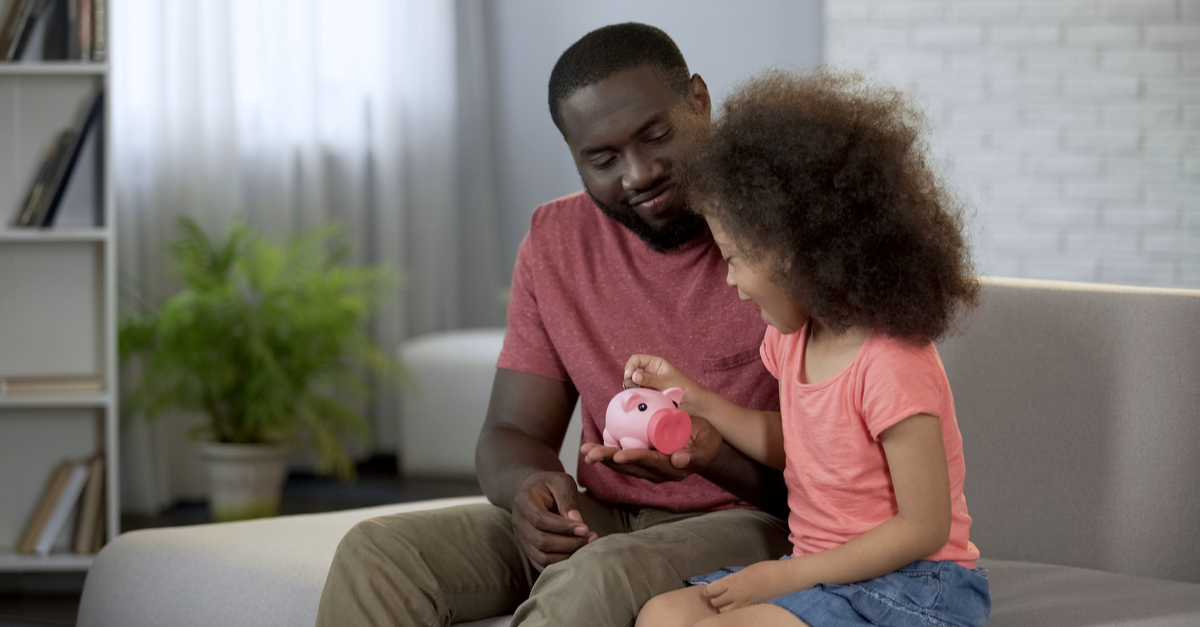 father teaching daughter about money
